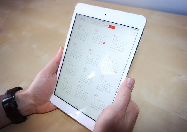 tablet s kalendářem